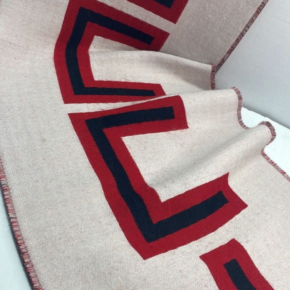 Authentic GUCCI wool and silk scarf with box cards and COA - Picture 6 of 12